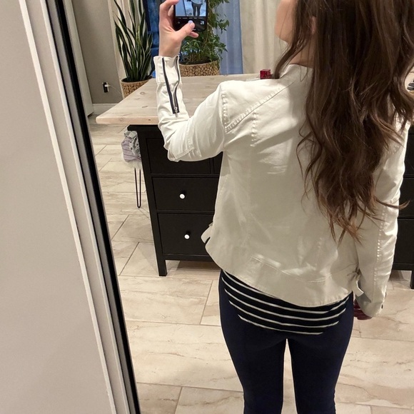 Women's White Jacket - Picture 3 of 12